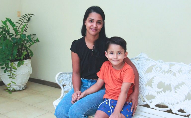 Família do ES luta para conseguir tratamento de R$ 17 milhões para doença rara