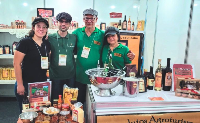 Feira com delícias da roça e shows na Praça do Papa