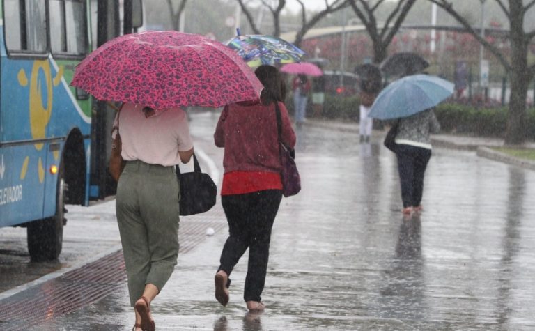 Tempestades podem atingir 55 cidades nesta terça e todo o ES na quarta; confira