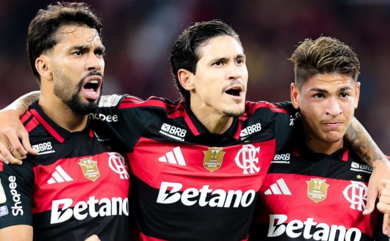 Flamengo vence Mirassol, encosta no Palmeiras e segue na cola
