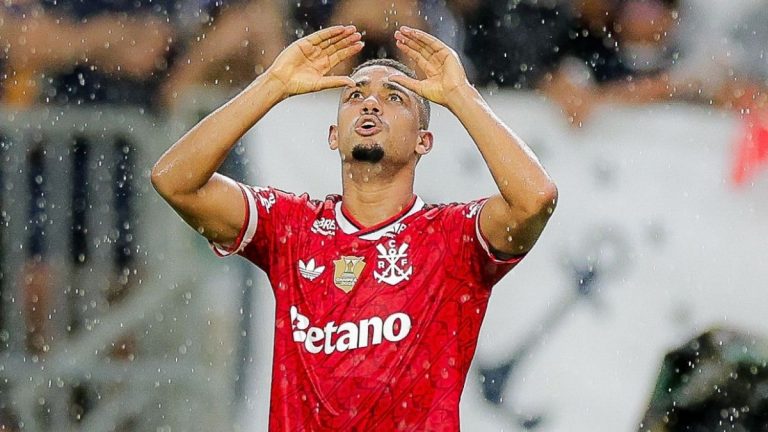 Flamengo vence o Remo e pressiona Palmeiras na briga pelo título