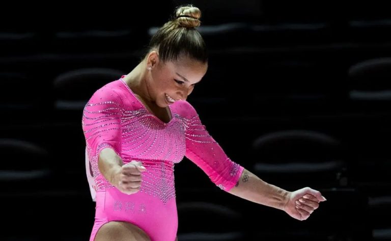 Flávia Saraiva é ouro nas assimétricas da Copa do Mundo de ginástica