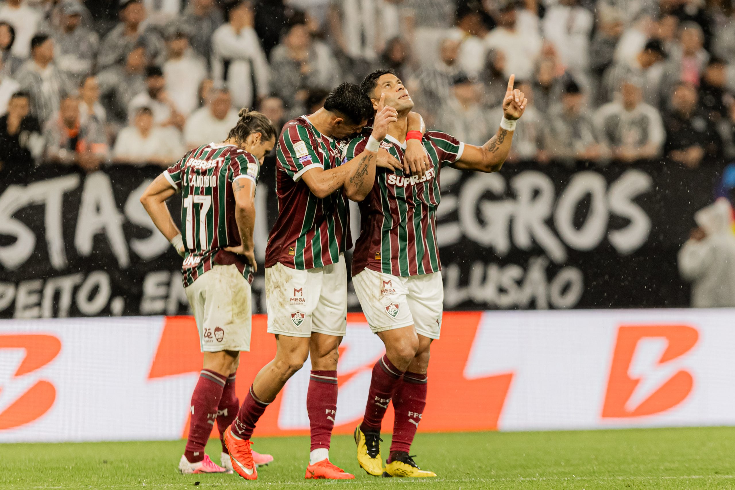 Fluminense impõe sexta derrota consecutiva ao Corinthians no Brasileiro