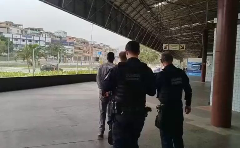 Foragido por tráfico de drogas é preso em obra na Rodoviária de Vitória