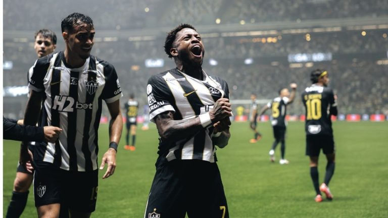 Galo aproveita expulsão, vira sobre o Cruzeiro e vai à semifinal da Copa do Brasil