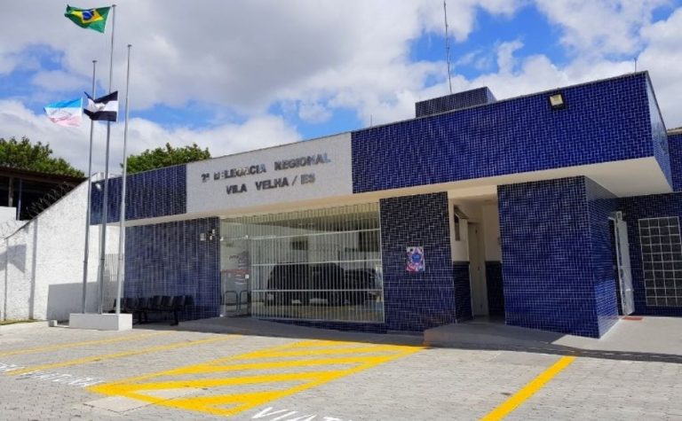 Suspeitos roubam carro, fogem da polícia e matam motociclista em Vila Velha