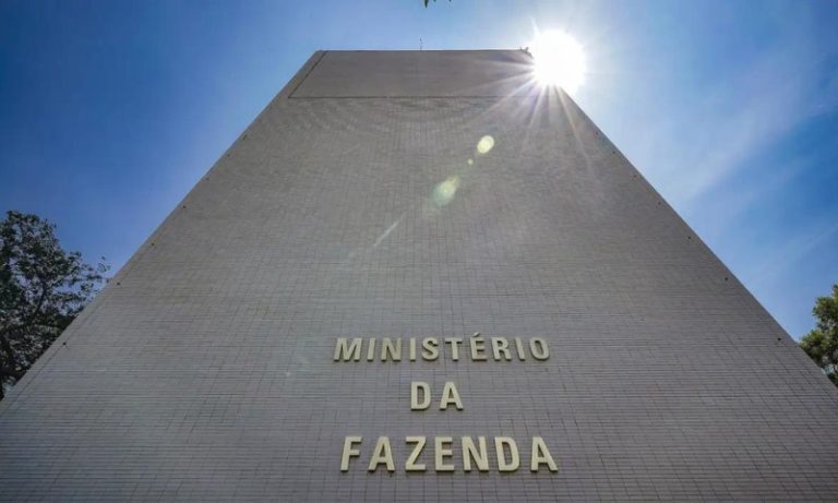 Impacto do reajuste do Bolsa Família será de R$ 22,7 bi por ano para 2027 e 2028