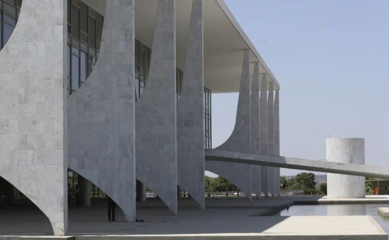 Fim da “taxa das blusinhas”: governo zera imposto de compras on-line de até US$ 50