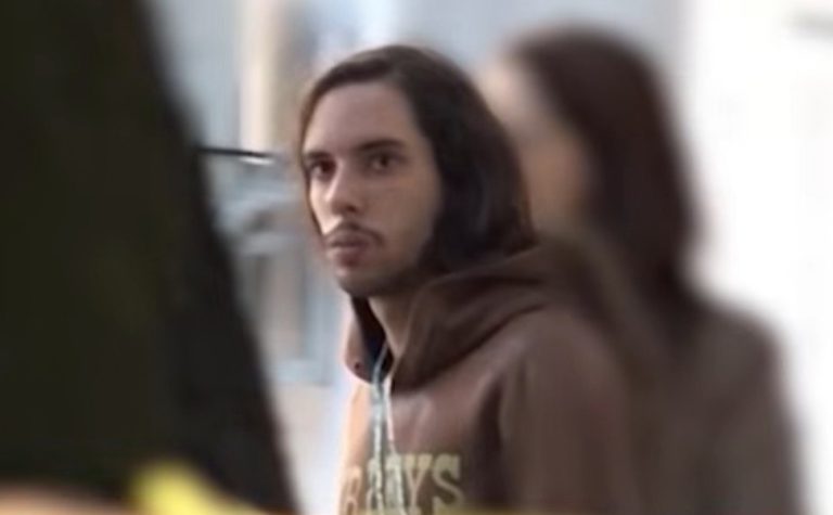Júri de acusado de matar namorada com mais de 40 facadas começa em Vitória