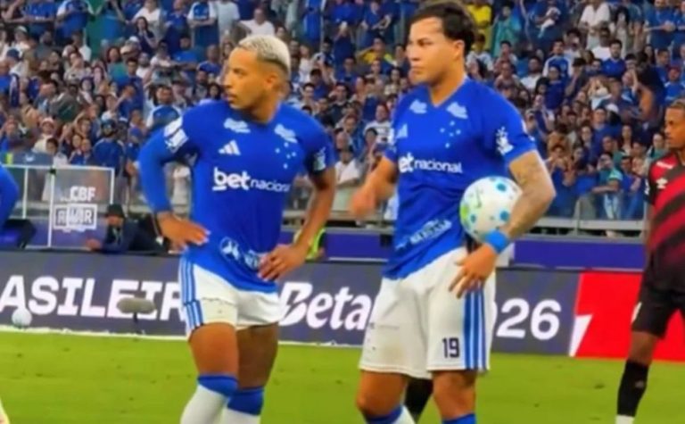 Leitura labial mostra discussão de jogadores do Cruzeiro: “Deixa de ser egoísta”