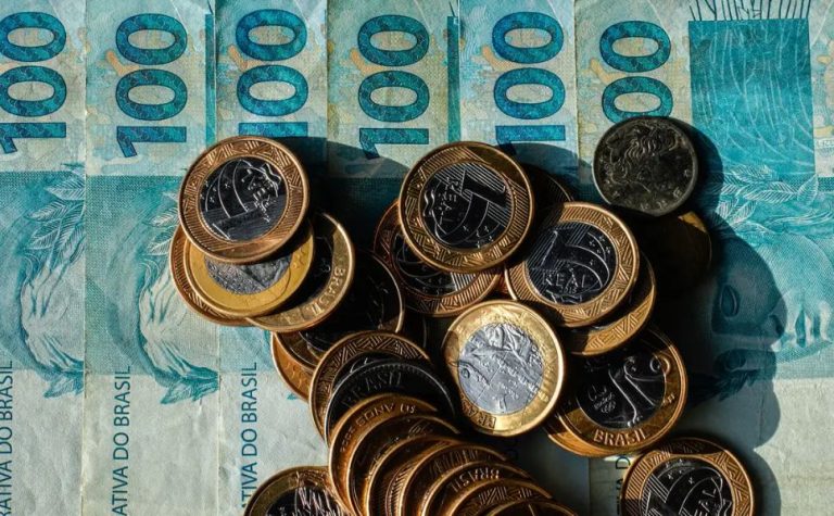 Mais de 23 milhões de pessoas têm dinheiro esquecido em banco a receber. Consulte
