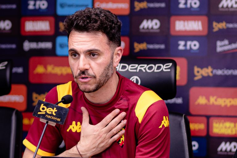 Mariano Soso é apresentado e mira o acesso no Sport