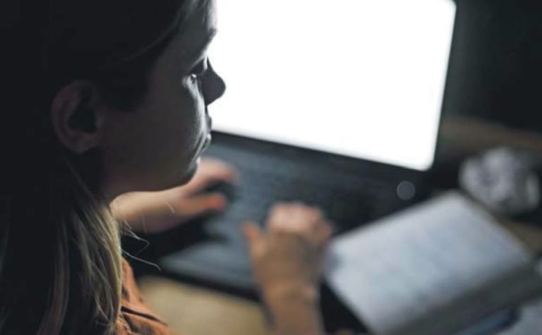 Mulheres usam IA para identificar agressores antes do 1º encontro