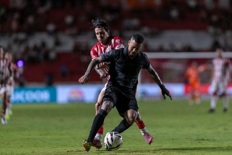 Náutico abre vantagem, mas cede empate ao Operário nos Aflitos