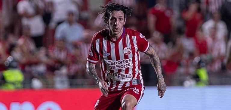Náutico enfrenta América-MG para seguir na briga pelo G-6
