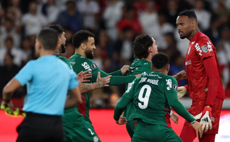 Palmeiras é derrotado pela LDU, mas avança nos pênaltis na Libertadores