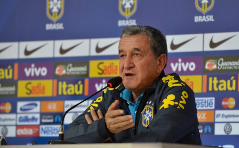Carlos Alberto Parreira recebe alta após quase três meses internado