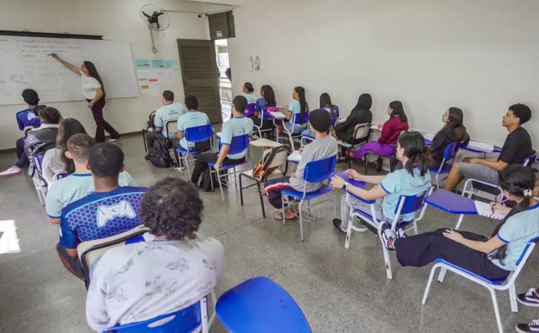Brasil reduz diferença para países ricos no desempenho escolar