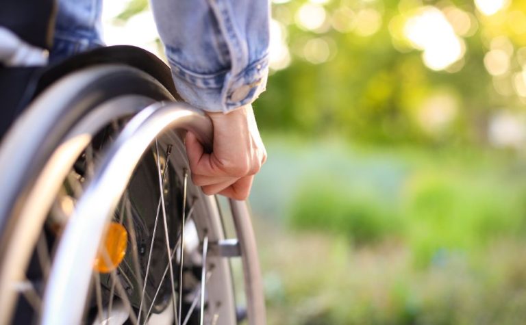 Pessoas com deficiência têm analfabetismo maior e piores condições de moradia