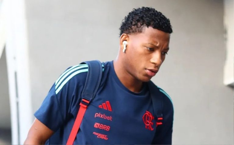 Plata é reprovado em exames médicos na Rússia e volta ao Flamengo