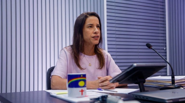 Raquel Lyra tem 5 dias para explicar salário de R$ 60 mil