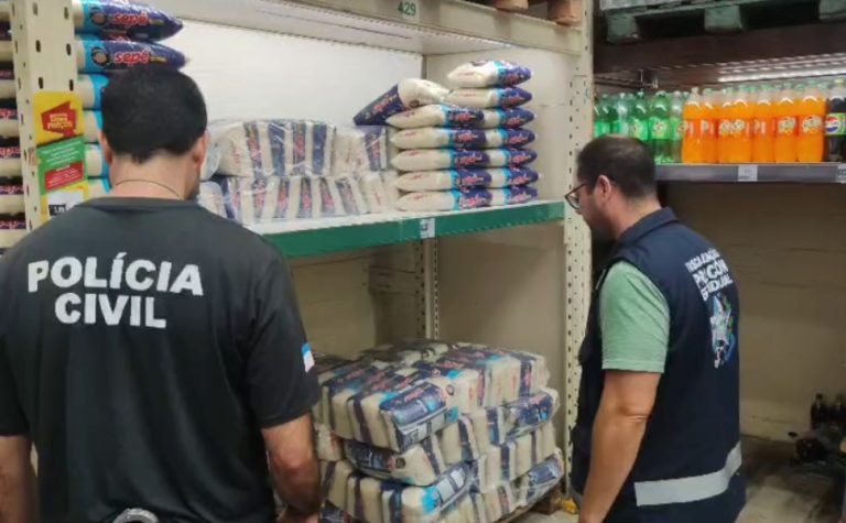 Rato morto e embalagens danificadas: supermercado na Serra é alvo de ação do Procon
