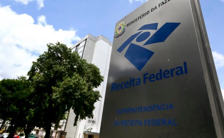 Leilão da Receita tem PS5 por R$ 554 e Nissan Kicks por R$ 2,8 mil