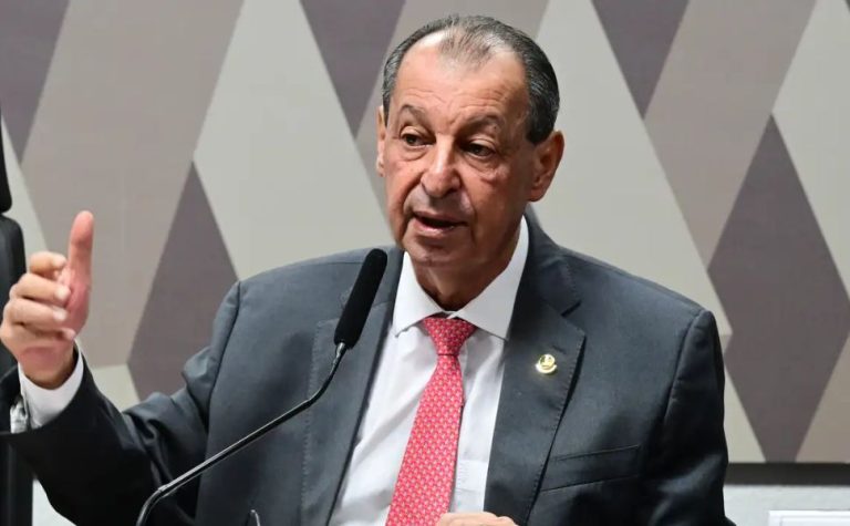 Relator da CCJ rejeita emendas da oposição que buscavam manter 6×1