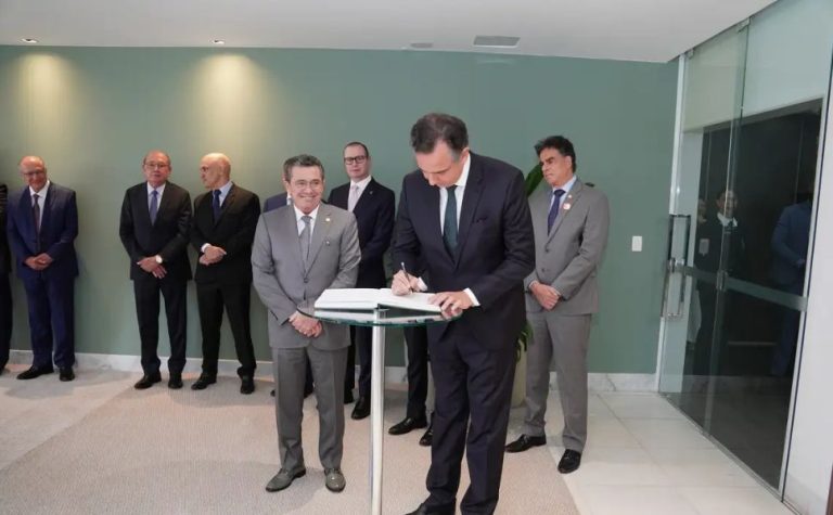 Rodrigo Pacheco toma posse como ministro do TCU