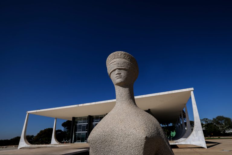 Assista sessão plenária do STF que decide se abre investigação contra Moraes
