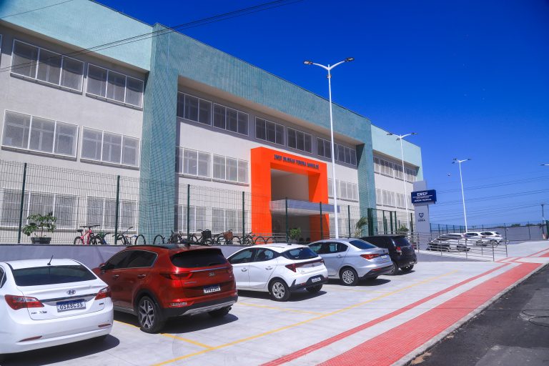 Serra amplia educação integral com 1.800 novas vagas
