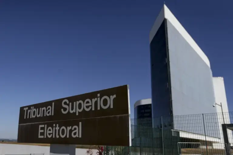 TSE proíbe propaganda de candidatos em carros de aplicativos durante as eleições