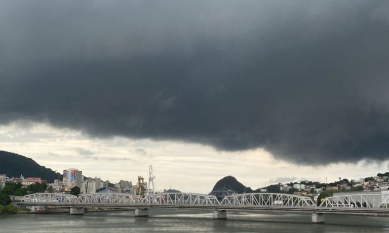 Domingo deve ser de chuva em todo o ES. Veja alertas e previsão