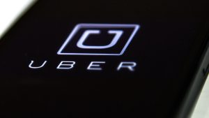 Uber demite 10% da equipe para reduzir custos e eliminar níveis hierárquicos