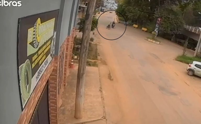 VÍDEO | Ciclista morre após colisão com moto em Ibatiba