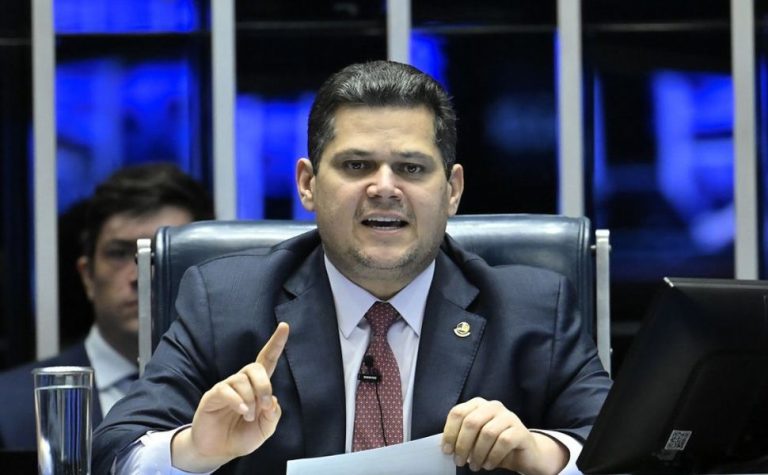 Alcolumbre anuncia sessões para discutir e votar fim da escala 6×1