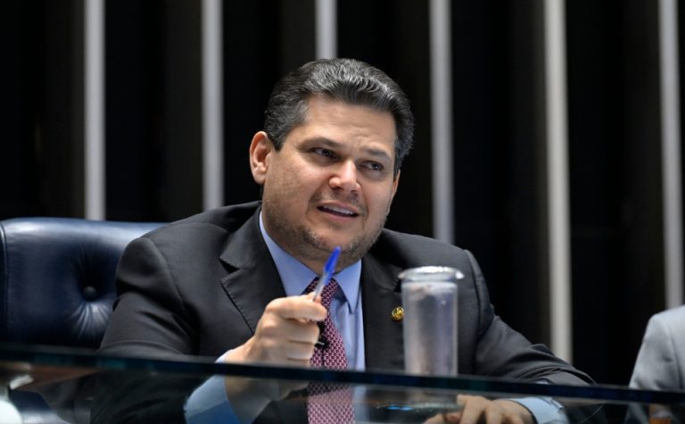 Alcolumbre confirma votação da PEC do fim da 6×1 para quinta-feira