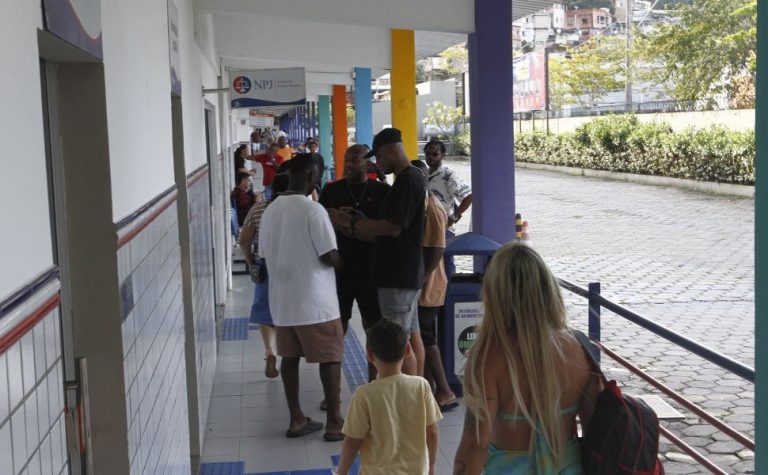 Colégios eleitorais sem tumulto perto do fim da votação