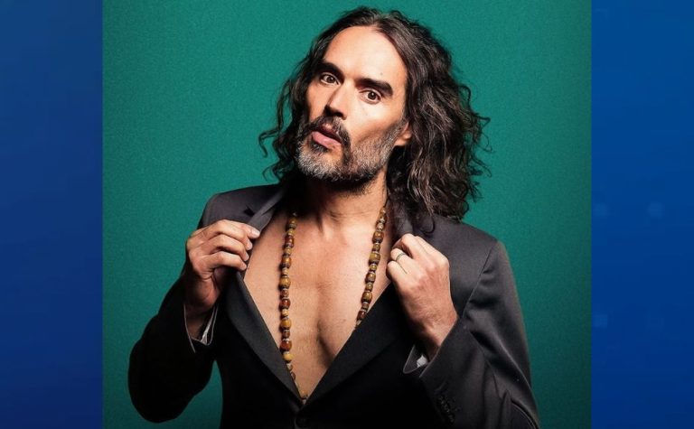 Começa julgamento de Russell Brand, ex de Katy Perry, por acusações de estupro