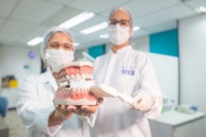 Dia Mundial do Sorriso: confira cuidados com a saúde bucal