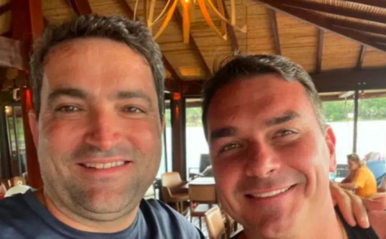 Emails indicam que Flávio Bolsonaro dividia conta com suspeito de lavar dinheiro