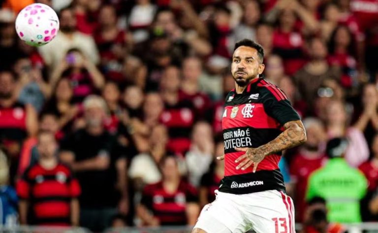 Flamengo critica ‘conivência da arbitragem’ após lesão de Danilo