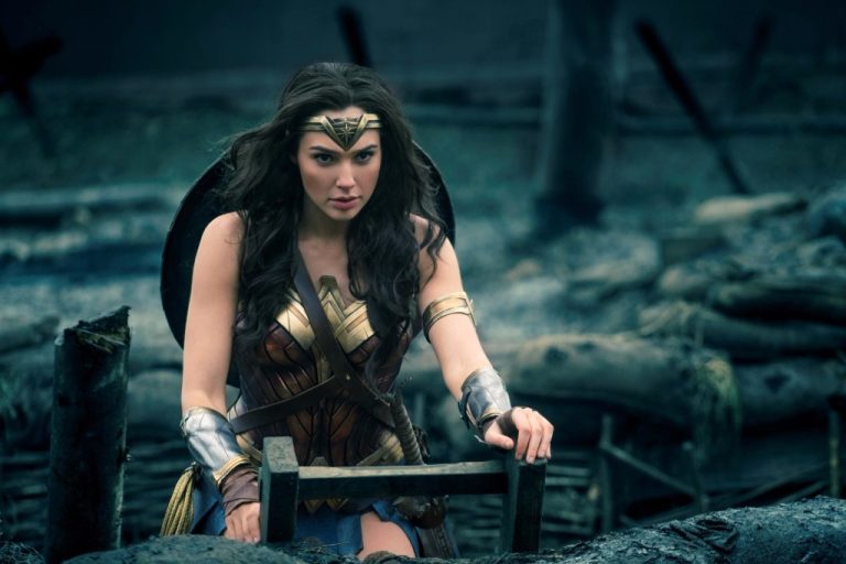 Gal Gadot descarta retorno como Mulher-Maravilha e deseja sorte à próxima atriz