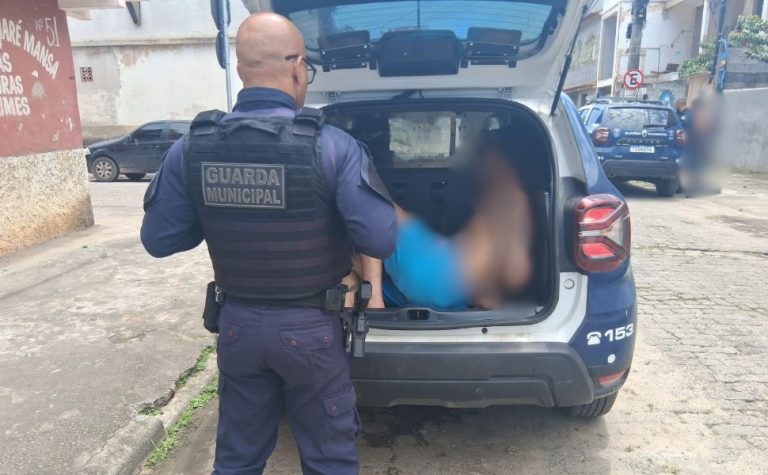 Homem é preso por ameaçar familiares e colocar fogo em móveis dentro de casa