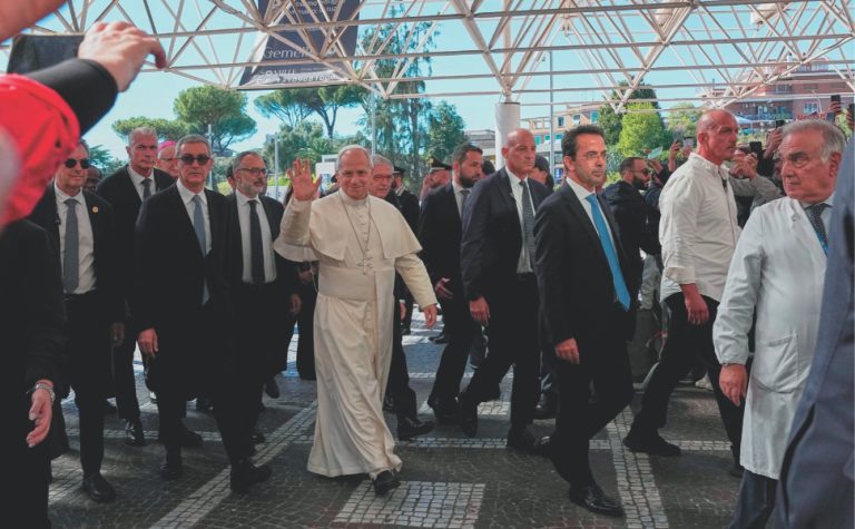 Igrejas no ES celebram missas e orações pela saúde do Papa