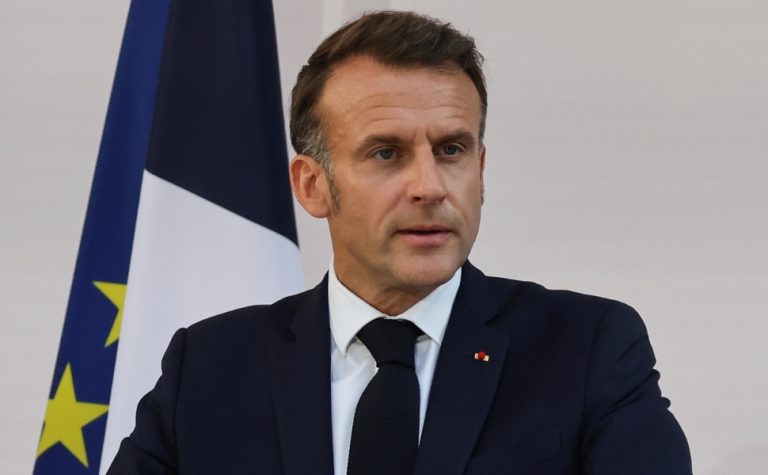 Macron enfrenta protestos de estudantes e fechamento de escolas por toda a França