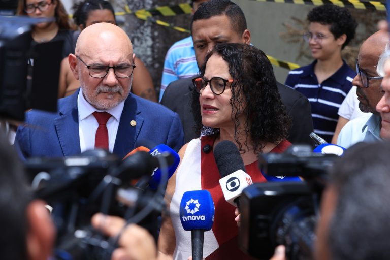 Ministra anuncia R$ 40 milhões para prédio da UFPE incendiado
