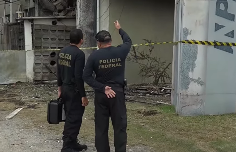 Ministro visita UFPE e anuncia R$ 28 milhões após incêndio