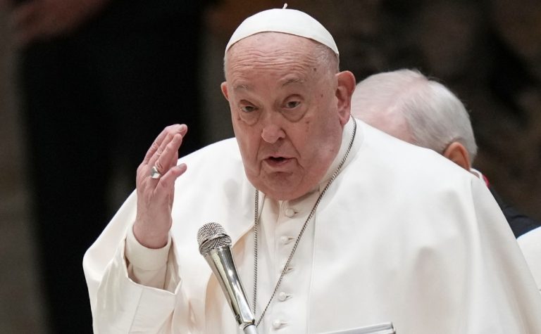 Papa Francisco também retirou parte do pulmão direito; relembre