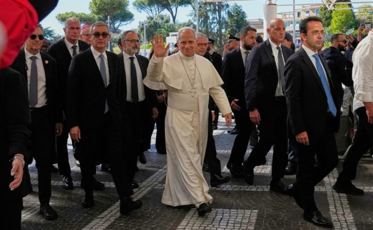 Papa Leão 14 recebe diagnóstico de câncer de pulmão após cirurgia